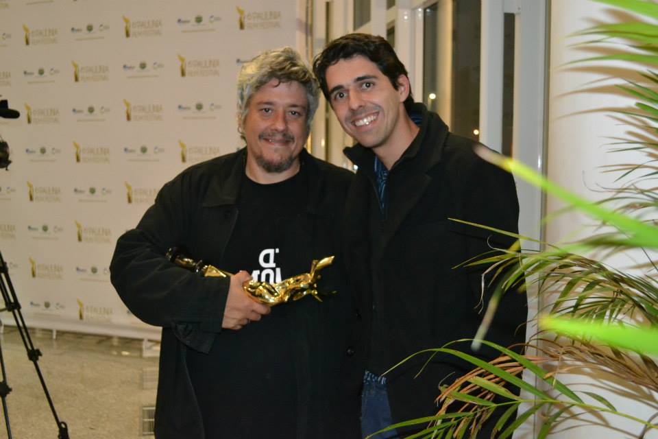 ENTREVISTA COM O DIRETOR DE 'A HISTÓRIA DA ETERNIDADE' 3 Camilo Cavalcante concedendo uma foto para mim no 6º Paulinia Film Festival