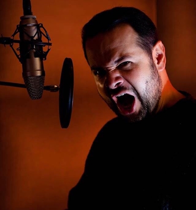 Entrevistamos o dublador de Kratos