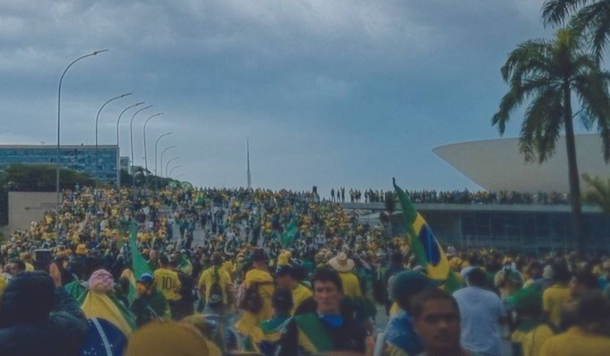 no ceu da patria nesse instante topo